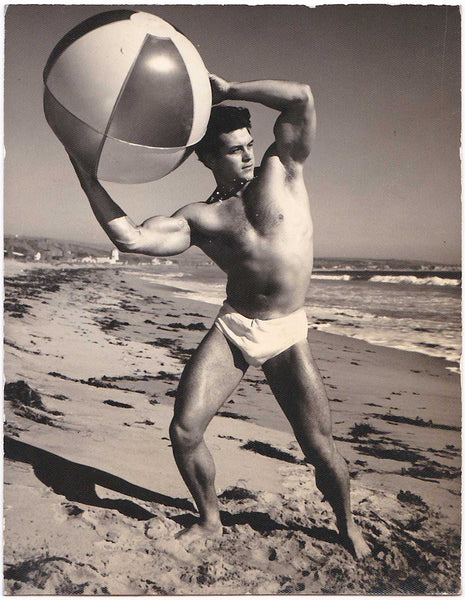 Rare vintage photo of a handsome bodybuilder holding a beachball. "Bruce Los Angeles 6-2"