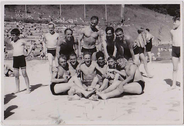 Group of guys getting very chummy on the beach. Handwritten note on verso translates to "Sunny Youth."
