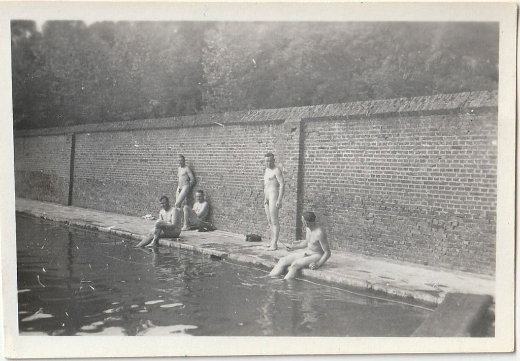 Vintage gay snapshot Five Guys Relaxing at Pool