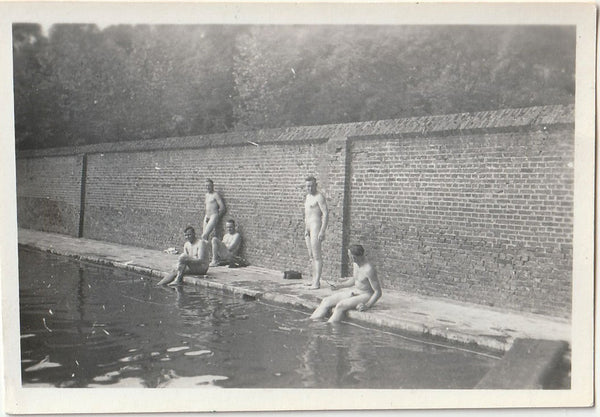 Vintage gay snapshot Five Guys Relaxing at Pool