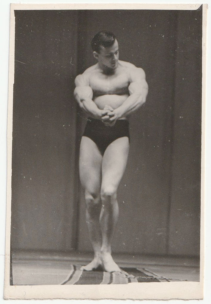 Handsome bodybuilder admires his own physique. Gay interest.
