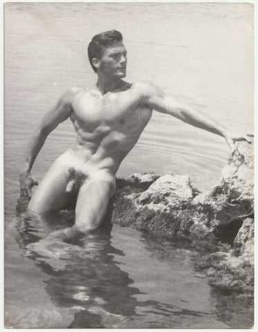 Male Nude Manu Leonardis in Water