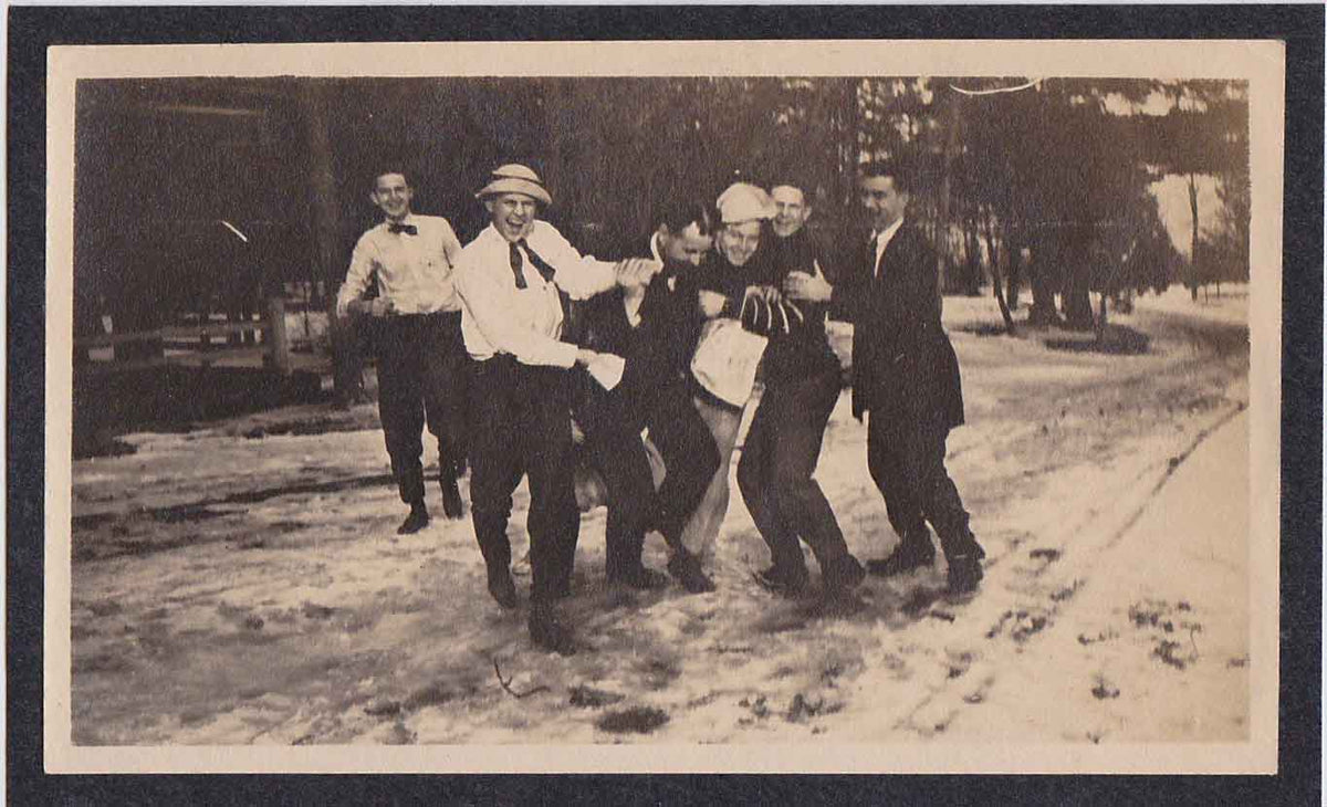 Staggering Men – Homobilia