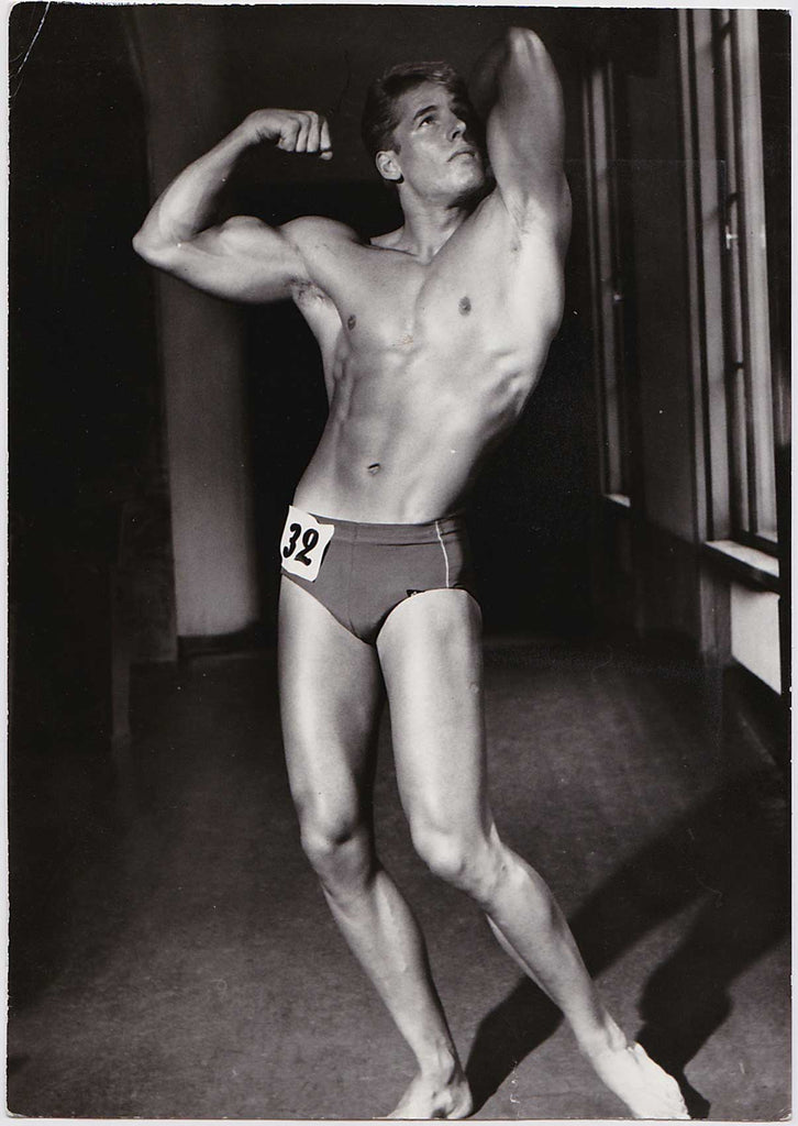 Rare original vintage photo of bodybuilder Bo Johansson at a physique competition, by Stan of Sweden.