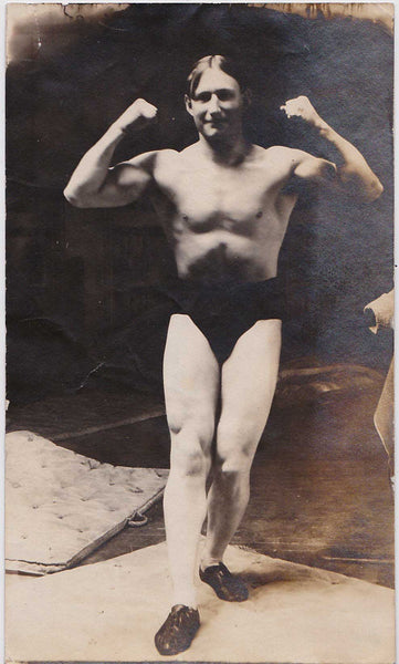 Vintage Physique Photo: Bodybuilder Flexing