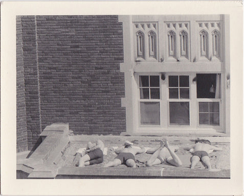 Four Men Sunbathing on Roof – Homobilia